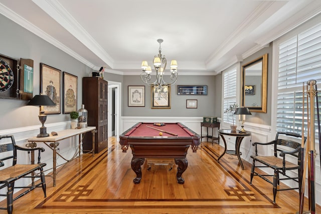 recreation room featuring billiards, crown molding, a tray ceiling, a notable chandelier, and light hardwood / wood-style floors