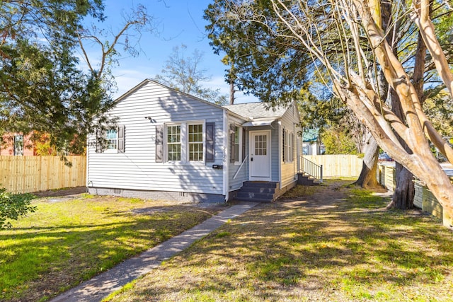 view of front of home with a front lawn