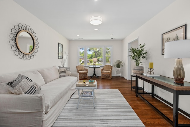 living area featuring recessed lighting, baseboards, and dark wood-style flooring