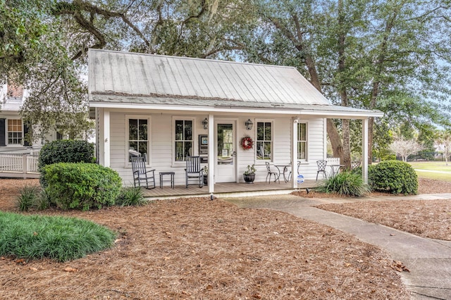 view of front of house featuring covered porch