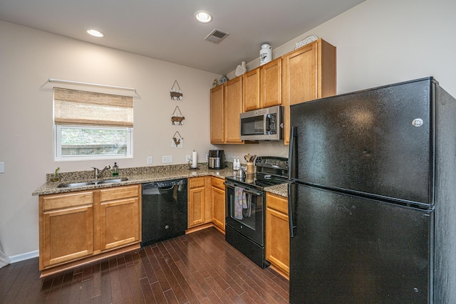 kitchen with dark wood-style floors, visible vents, recessed lighting, a sink, and black appliances