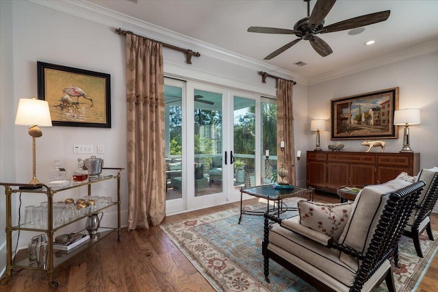 living area featuring recessed lighting, wood finished floors, visible vents, a ceiling fan, and ornamental molding