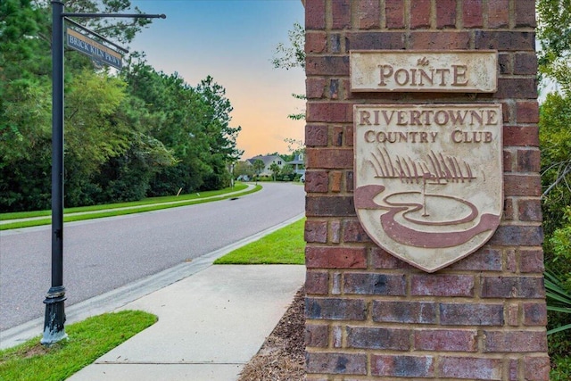 view of community / neighborhood sign