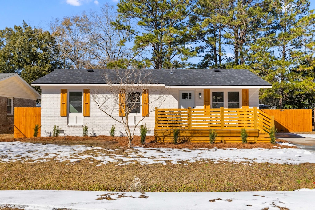 view of front of property