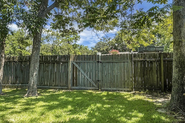 view of yard featuring a gate and fence