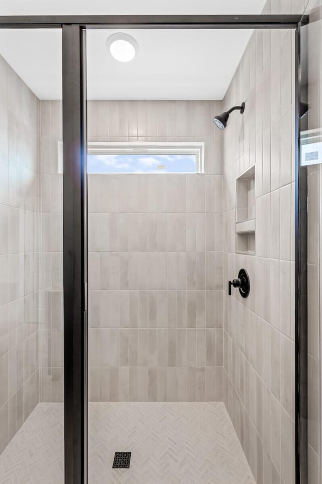 bathroom featuring tiled shower