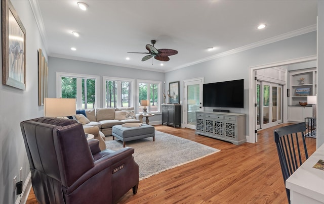 living area with ceiling fan, crown molding, recessed lighting, light wood finished floors, and baseboards