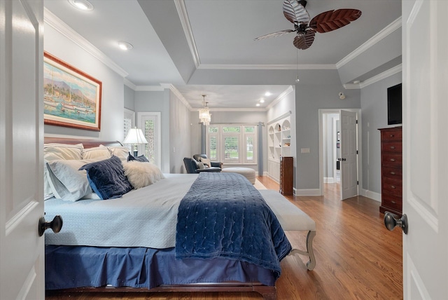 bedroom with wood finished floors, crown molding, baseboards, ceiling fan, and recessed lighting