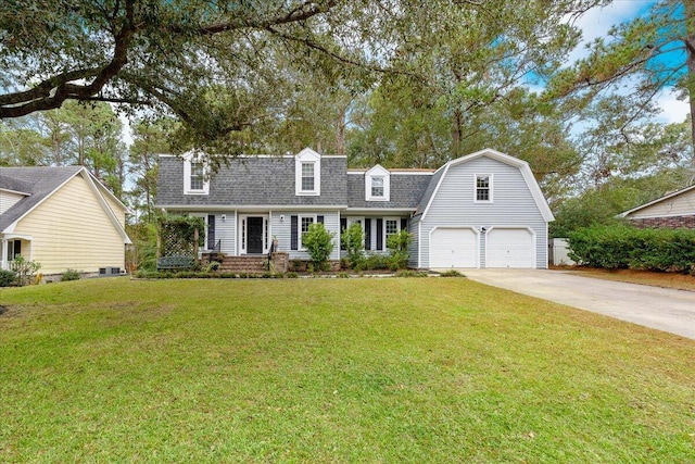 cape cod home featuring a front lawn