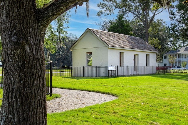 exterior space featuring a lawn