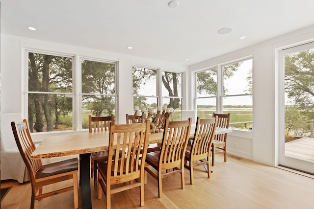 sunroom / solarium featuring visible vents