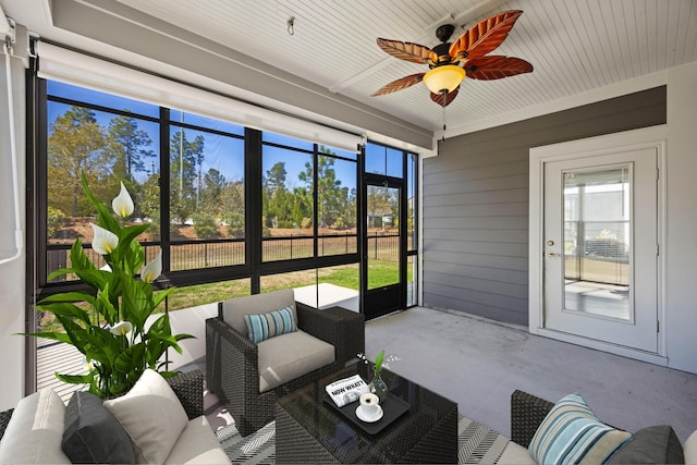 sunroom featuring outdoor lounge area and ceiling fan