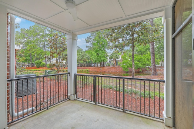 balcony with covered porch and ceiling fan