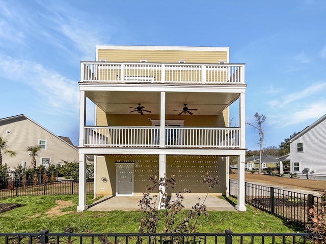 view of front of home featuring ceiling fan, a balcony, a patio, and a front yard