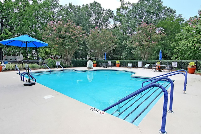 view of swimming pool featuring a patio