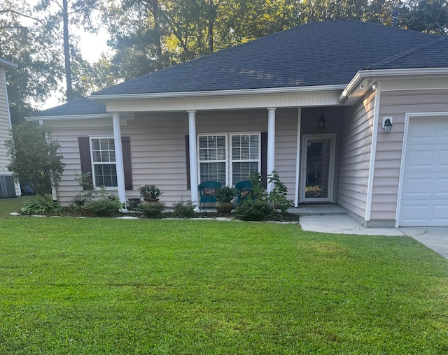 view of front facade featuring a porch, a garage, and a front yard