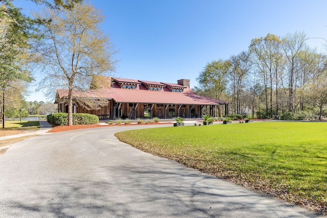 view of front of house with a front lawn