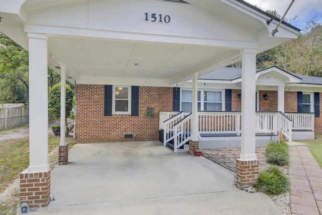 ranch-style home with a front yard and covered porch