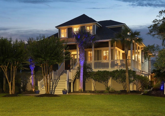 view of front of house featuring a lawn