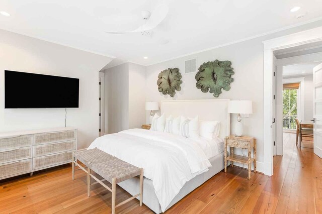bedroom with light wood finished floors, recessed lighting, a ceiling fan, visible vents, and ornamental molding