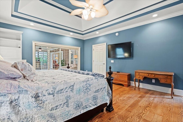 bedroom with wood finished floors, crown molding, recessed lighting, baseboards, and ceiling fan