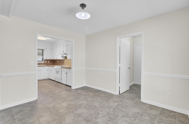 kitchen with light countertops, electric stove, under cabinet range hood, white cabinetry, and tasteful backsplash