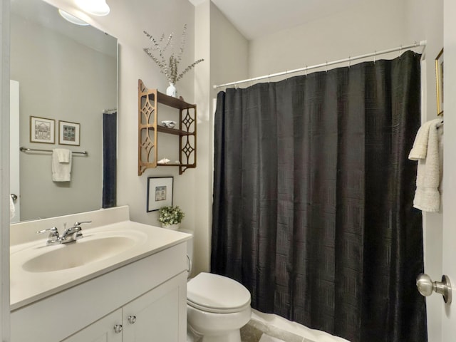 bathroom with a shower with curtain, vanity, and toilet