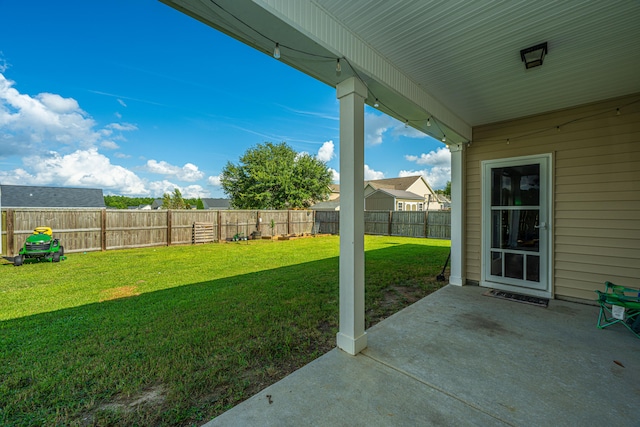 view of yard featuring a patio