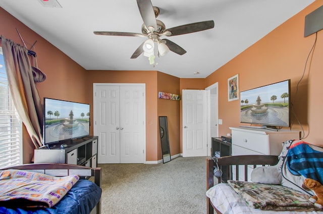 bedroom featuring carpet floors, baseboards, a ceiling fan, and a closet