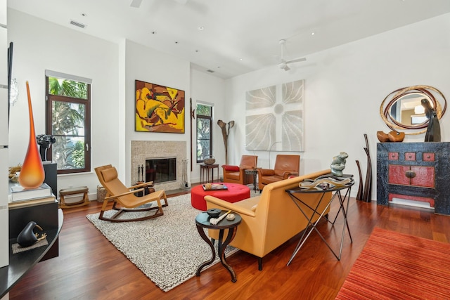 living room with wood-type flooring and ceiling fan