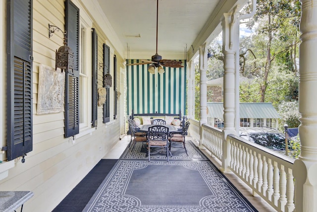 sunroom / solarium with a ceiling fan