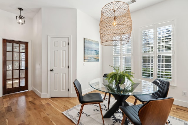 dining room featuring light hardwood / wood-style floors and a notable chandelier