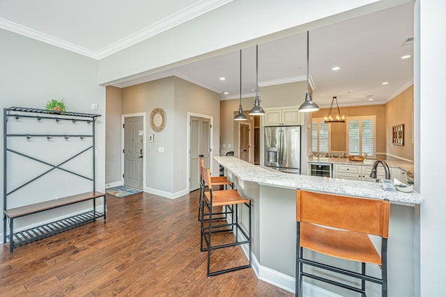 kitchen with stainless steel fridge with ice dispenser, dark wood-style flooring, a peninsula, a kitchen bar, and beverage cooler