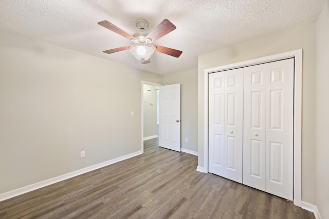 unfurnished bedroom featuring hardwood / wood-style flooring, ceiling fan, a textured ceiling, and a closet