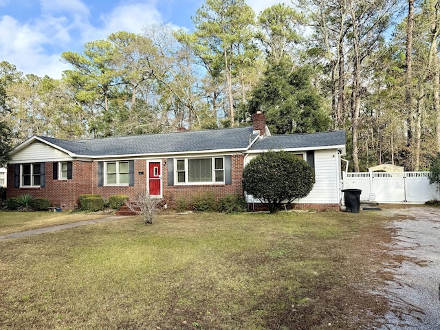 single story home with a front yard