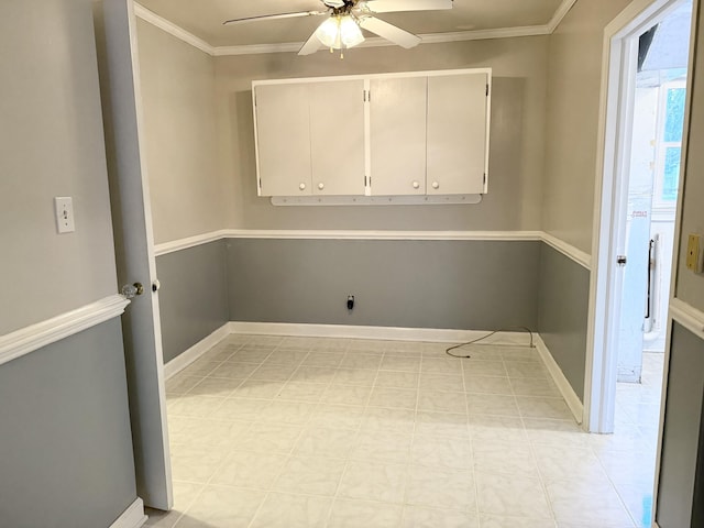 washroom with ceiling fan and crown molding