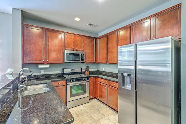 kitchen featuring visible vents, appliances with stainless steel finishes, a sink, light tile patterned floors, and recessed lighting