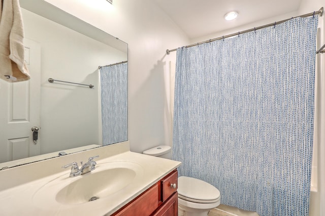 full bathroom with vanity, toilet, and a shower with curtain