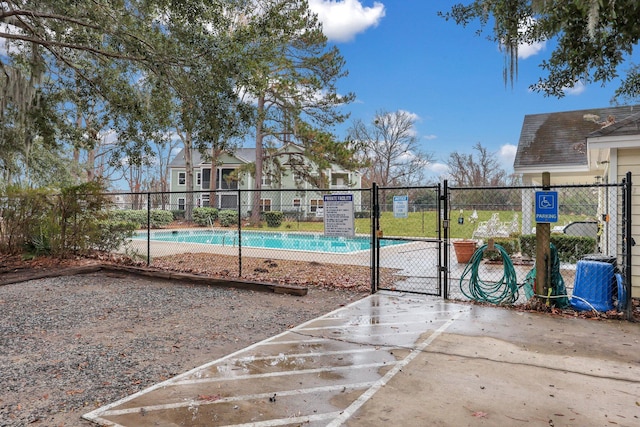 view of swimming pool