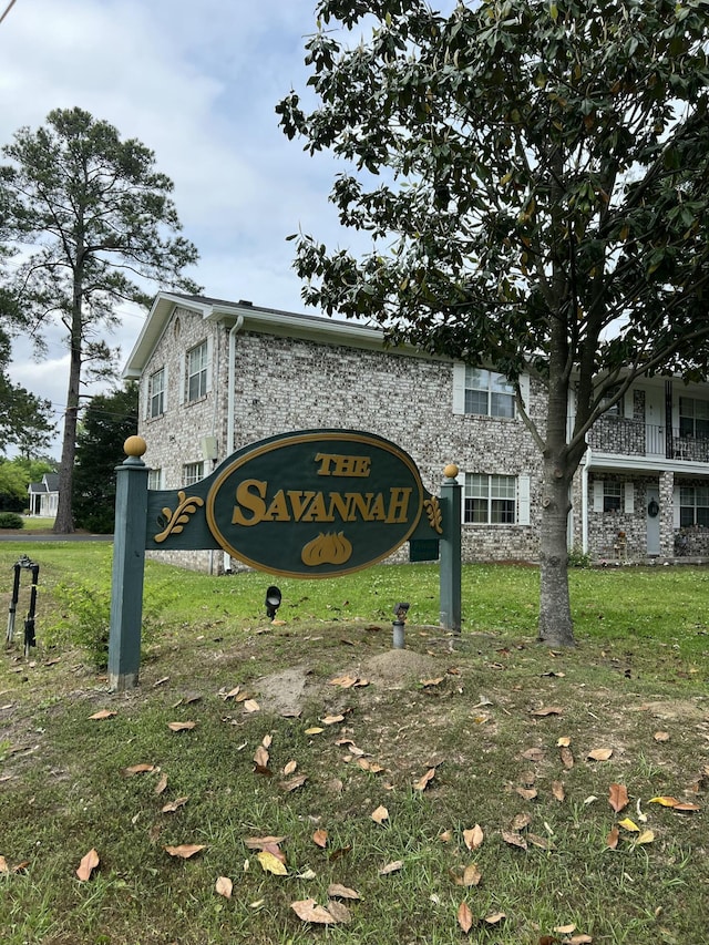 view of community / neighborhood sign
