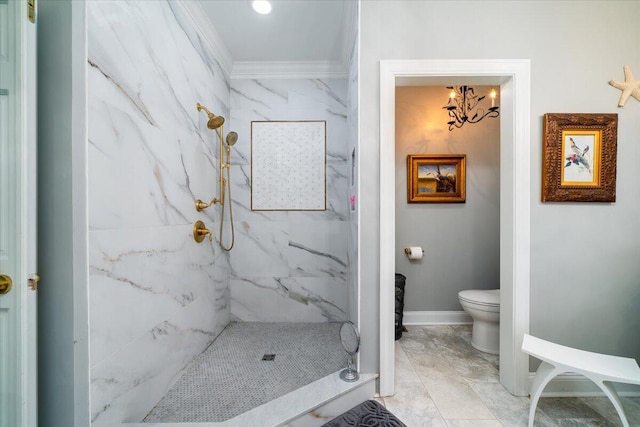 bathroom featuring tiled shower, crown molding, toilet, and tile patterned floors