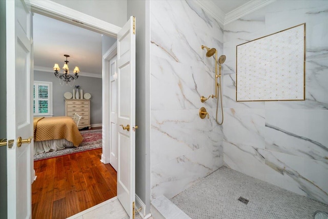 bathroom with a notable chandelier, tiled shower, crown molding, and wood-type flooring