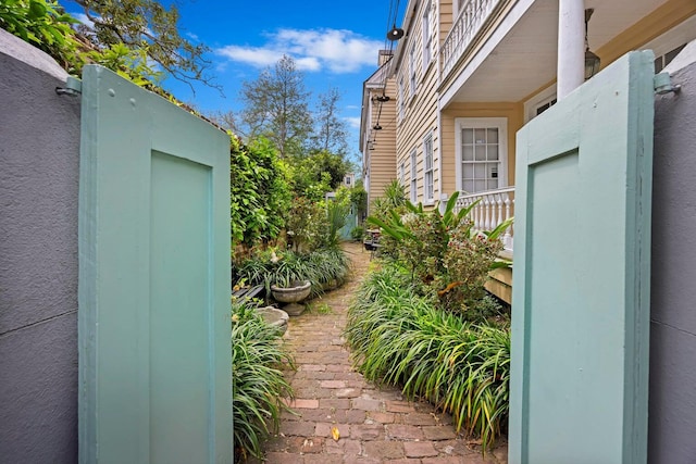197 Coming St, Charleston, SC 29403 - view of side of property