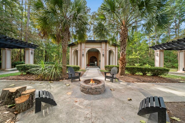 view of patio featuring a fire pit