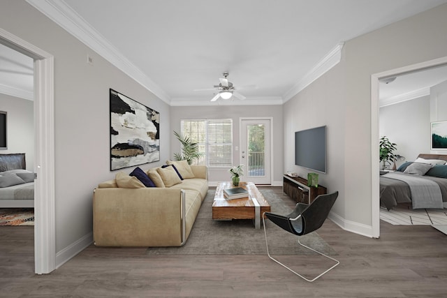 living room featuring hardwood / wood-style flooring, ceiling fan, and crown molding