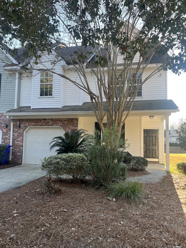 view of front facade with a garage