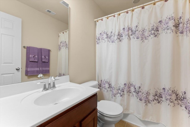 full bathroom with shower / bath combo, toilet, visible vents, and vanity