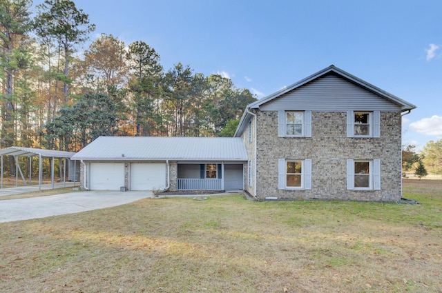 view of front of property featuring a porch, a carport, and a front lawn