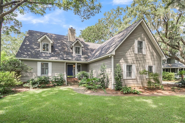 view of front of house featuring a front lawn