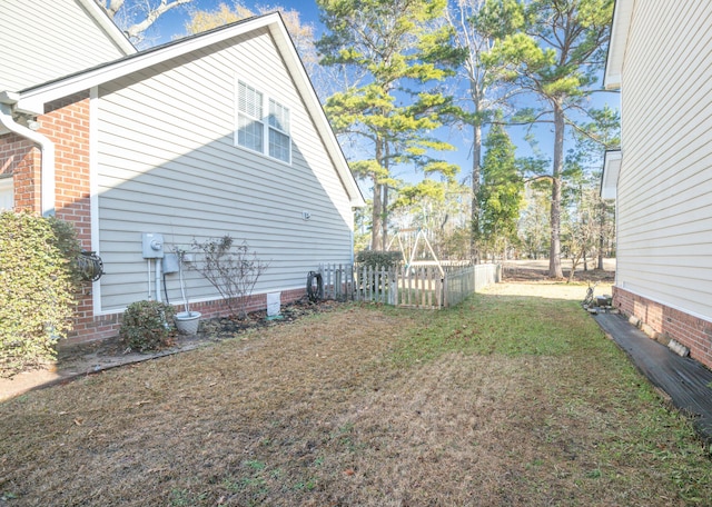 view of side of property featuring a yard